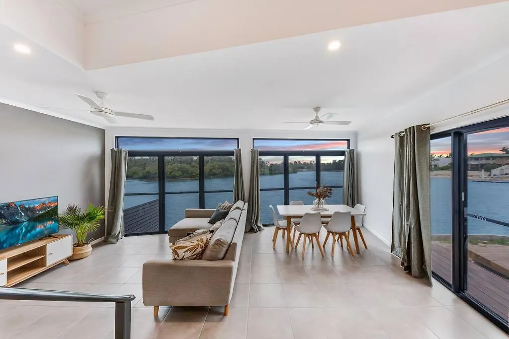 Waterfront 3 Bedroom Home Mountain Creek
