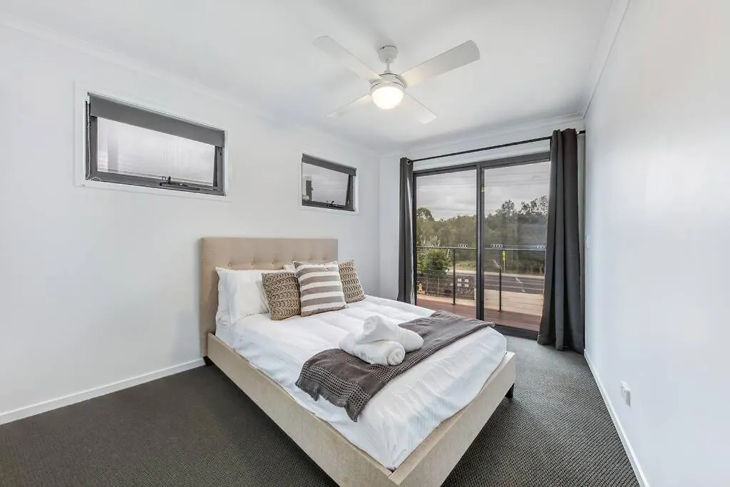 Waterfront 3 Bedroom Home Mountain Creek 0*,  Australia